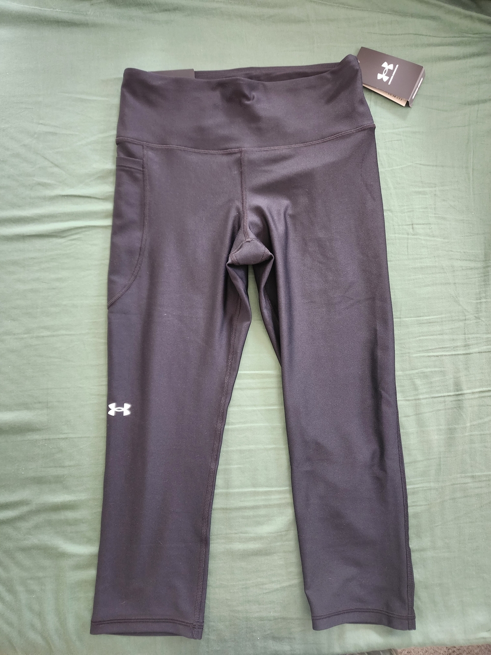 Under Armour Compression High Rise Black Capri Leggings with White Logo M NWT